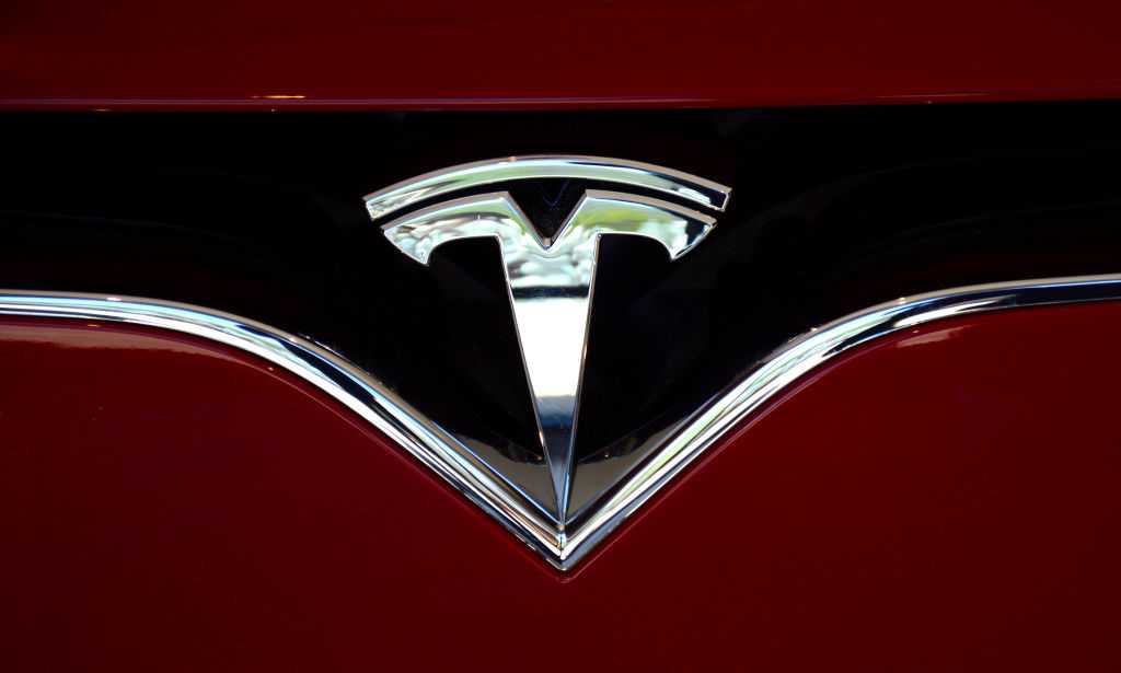Man hit and killed by Tesla in self-driving mode on California interstate, authorities say — WESH 2 Orlando