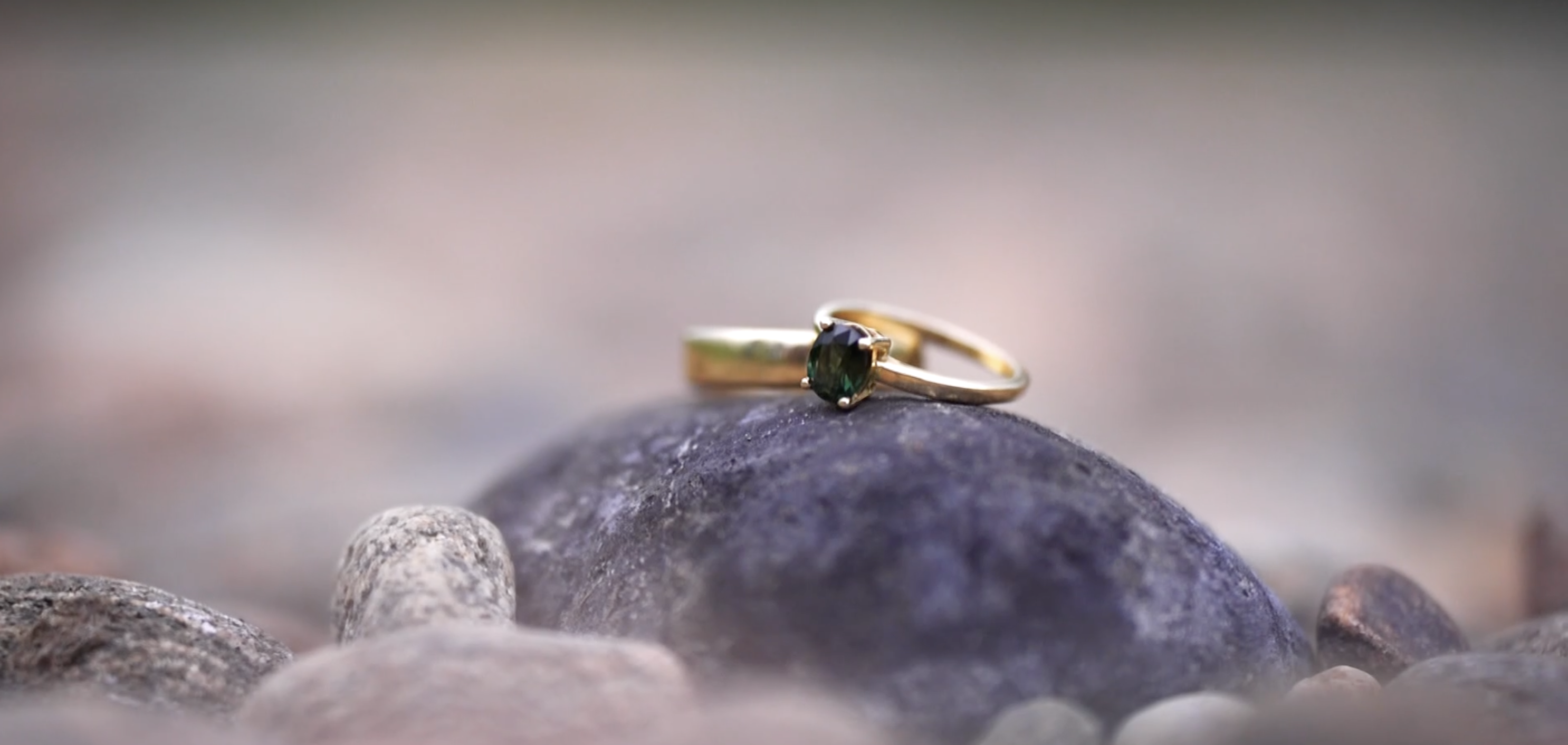 'I'm with the right guy': Man spends months panning for gold to craft engagement ring — Clermont Community news