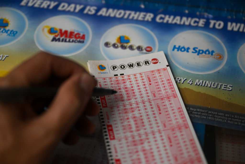 A $748 million jackpot is on the line. Here are Monday's winning Powerball numbers — WESH 2 Orlando