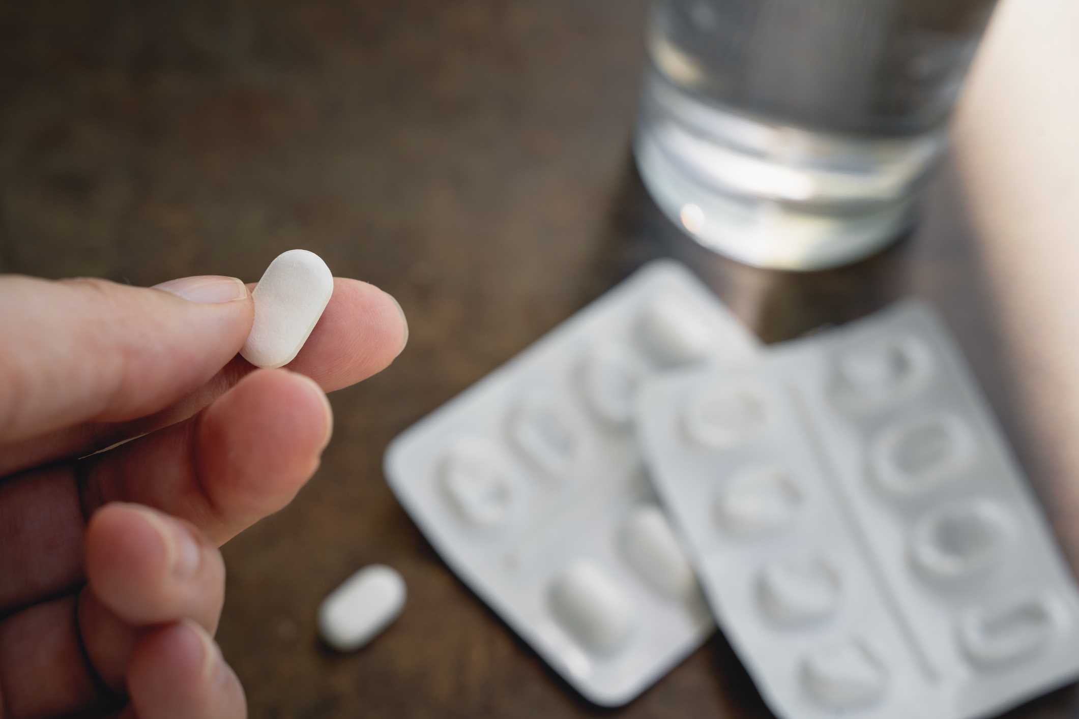 Reports of discolored tablets lead FDA to recall Amazon-branded acetaminophen bottles — WESH 2 Orlando, Clermont Community news