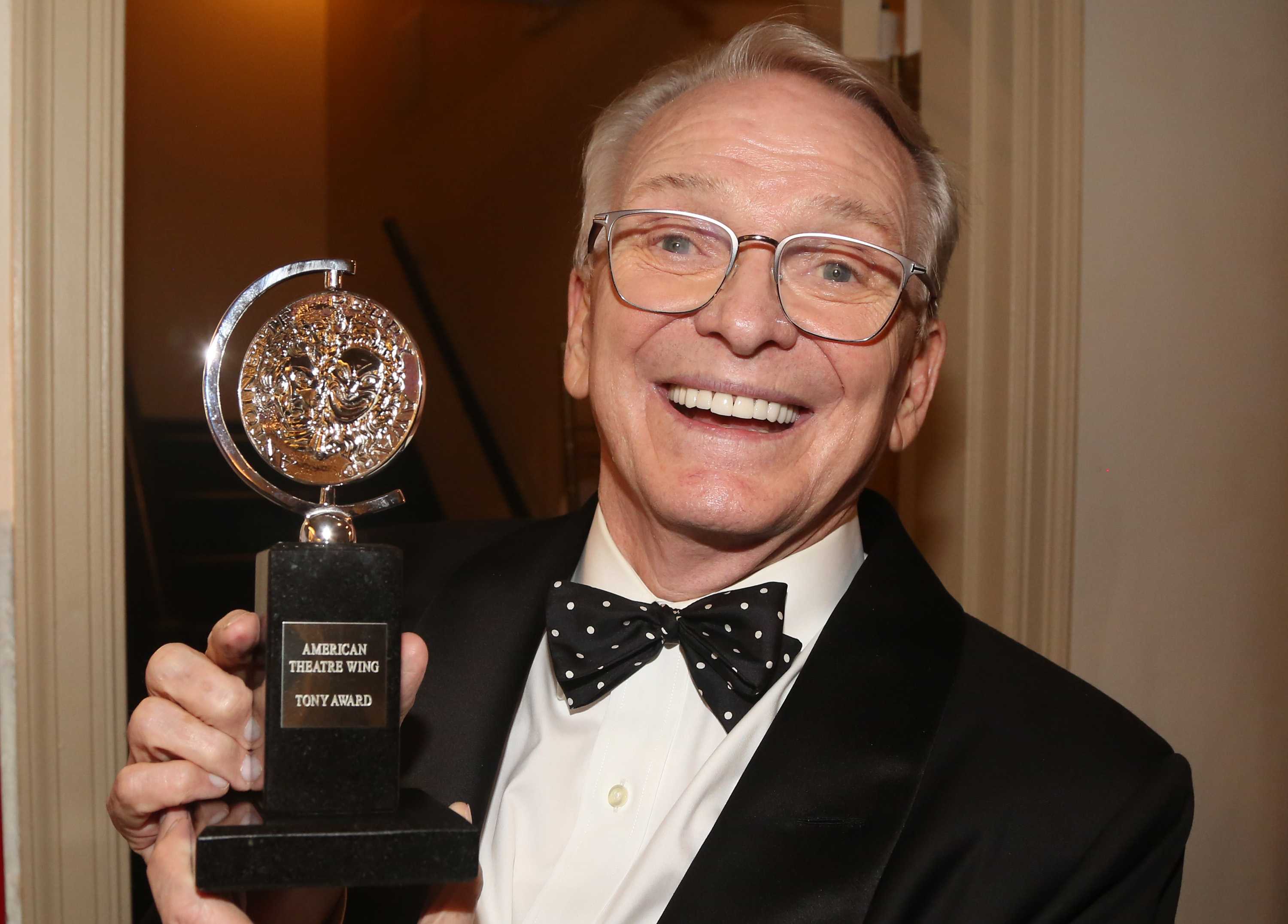 Bob Mackie, legendary designer who dressed Cher, Tina Turner and other stars, dies at 87 — WESH 2 Orlando