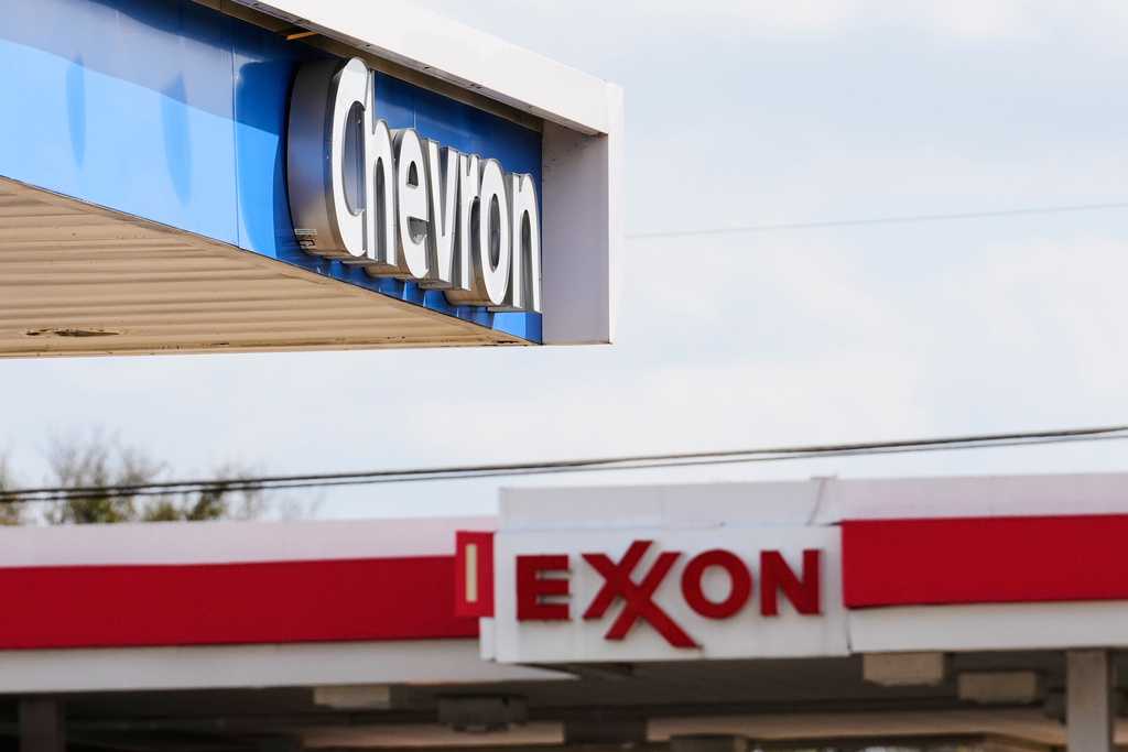 Gas prices climb as oil companies report soaring profits — WESH 2 Orlando, Clermont Community news